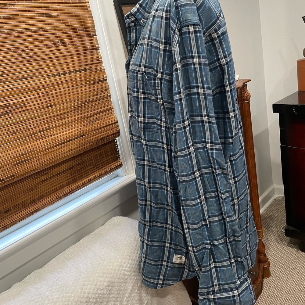 TOMMY HILFIGER BUTTON DOWN - Picture 8 of 9